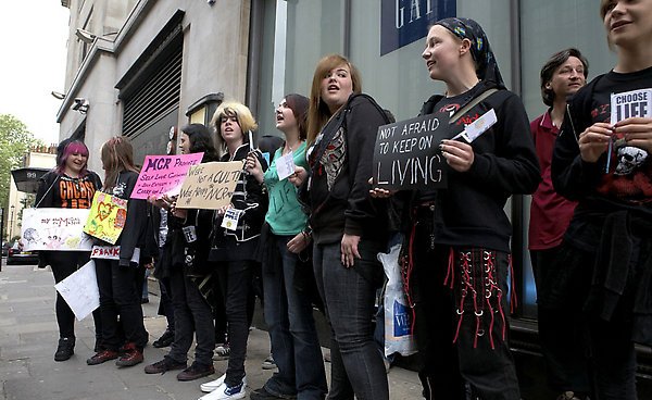 MCR NO ES UN CULTO: la historia detrás de la protesta del 2008 0862 125202 mcrvsdmailtcl020608 02